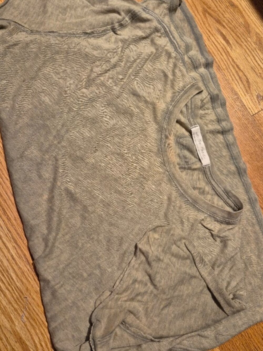 WE THE FREE WOMAN TSHIRT SIZE M LIGHT OLIVE GRAY OVERSIZED